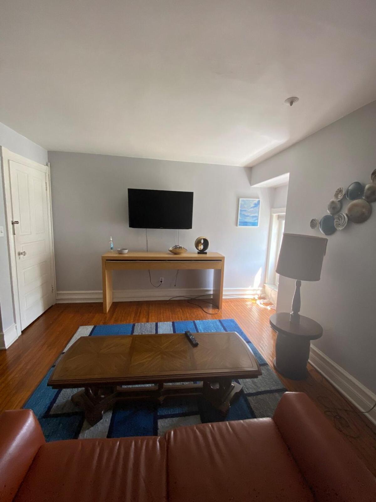 Cozy 1 Bedroom Apartment *